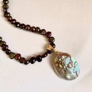 Freshwater Pearl with mother of Pearl pendant / cameo necklace and bracelet set